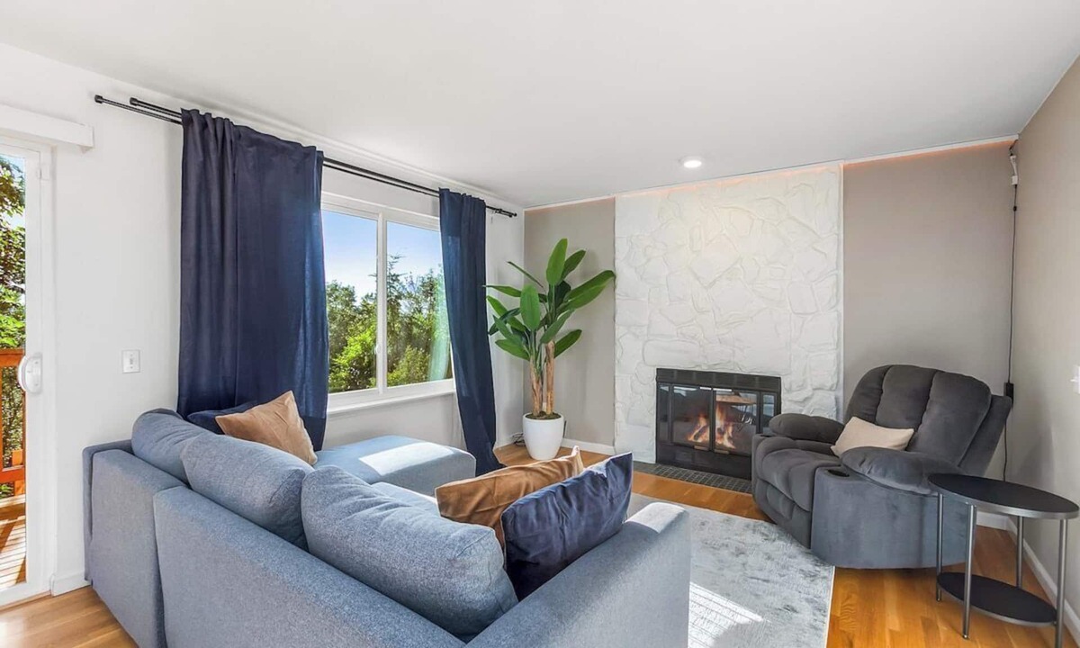 Renton House | Bodur's Rustling Leaves - EV Charge, BBQ, Privacy