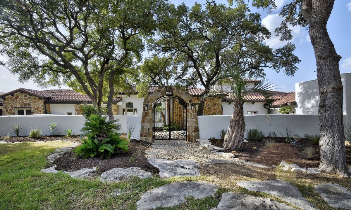 Bergheim House | Boerne Hacienda with Pool and Spa