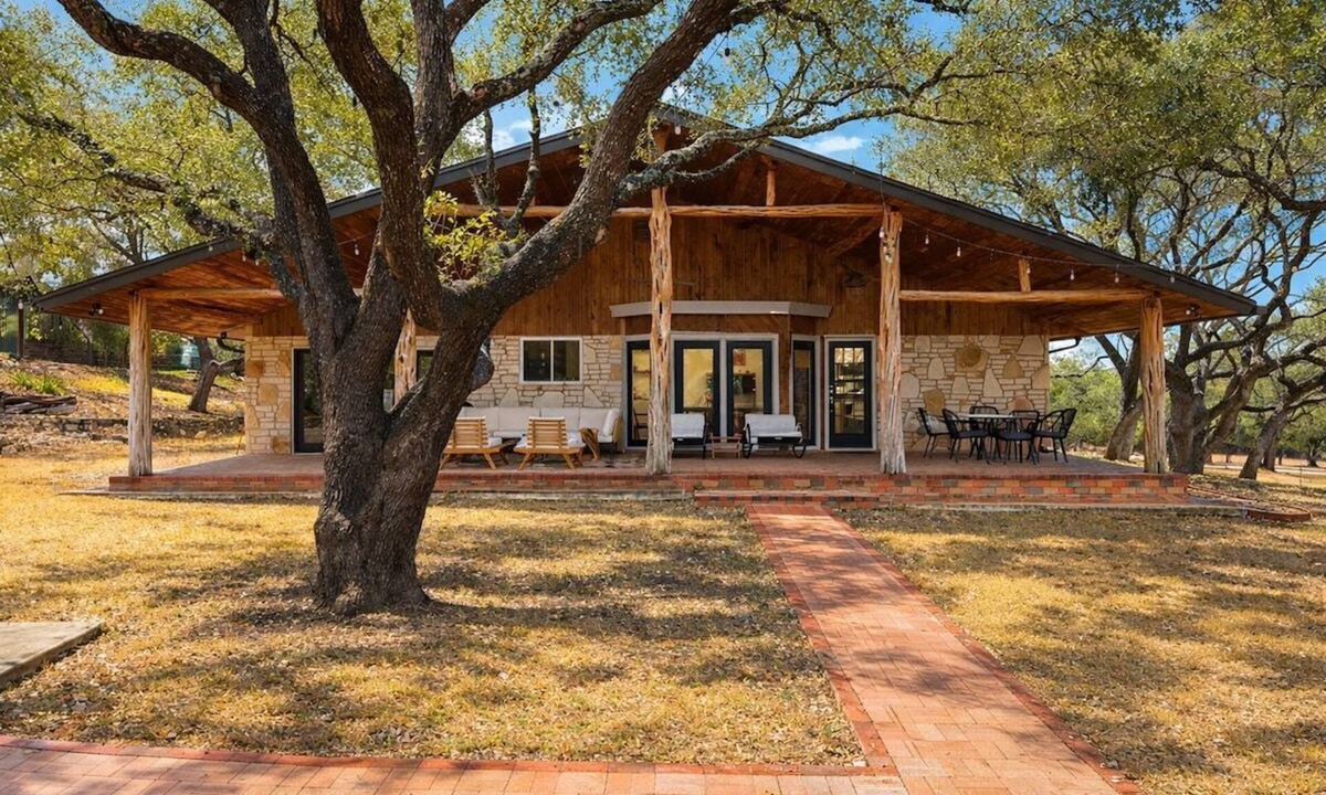 Boerne Other | Boerne Modernist: 12.5-Acre Retreat & Exec Cabin