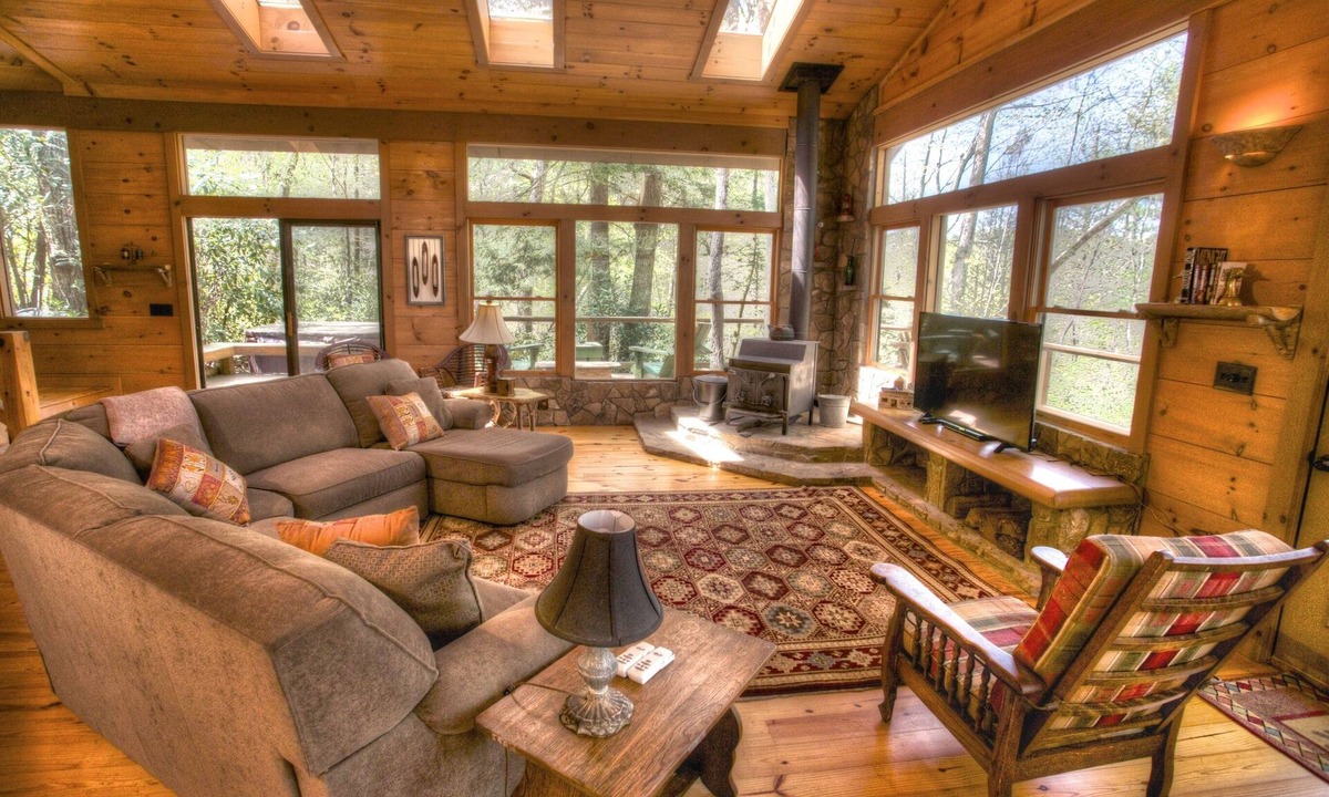 Wiley Cabin | Bogg's Mtn Lodge – Free Spring Night