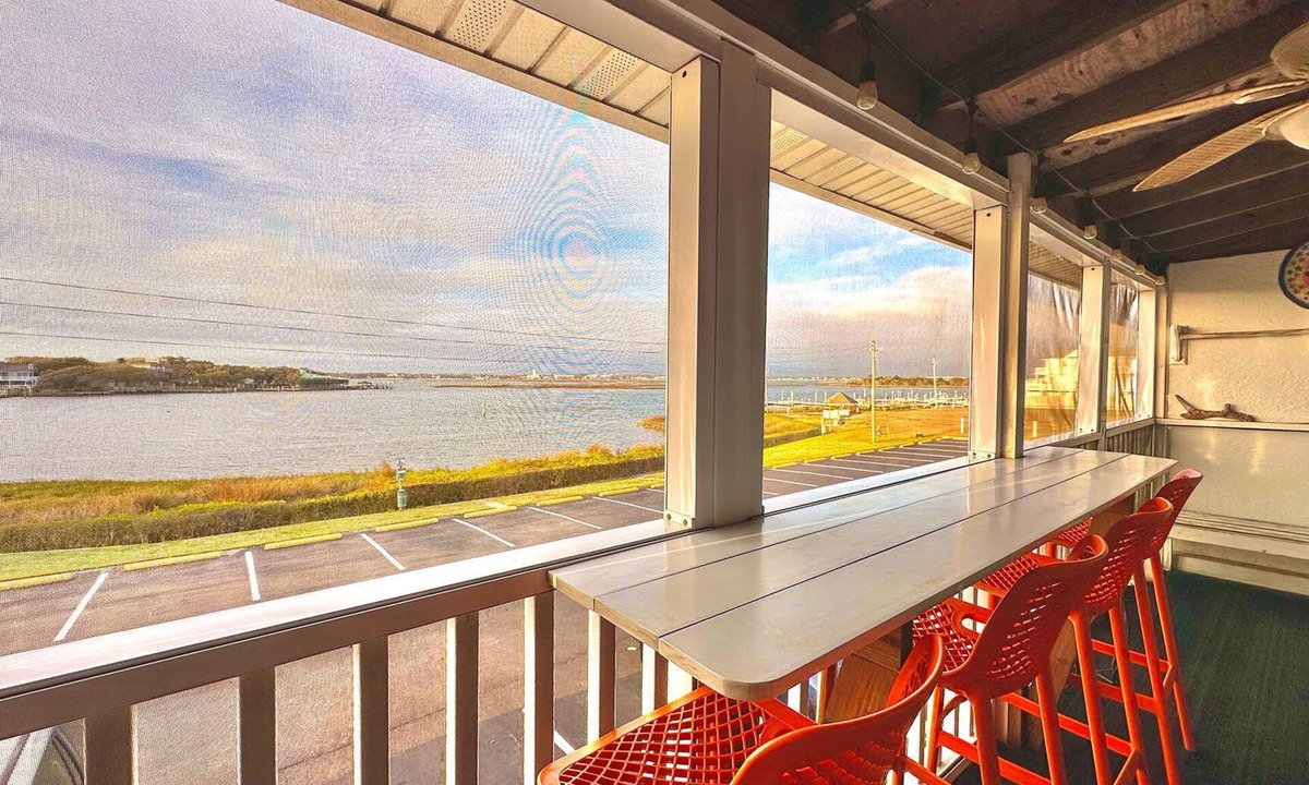 Atlantic Beach Condo | Bogue Shores Studio - Sound Front Porch and Beach Access All-in-One!