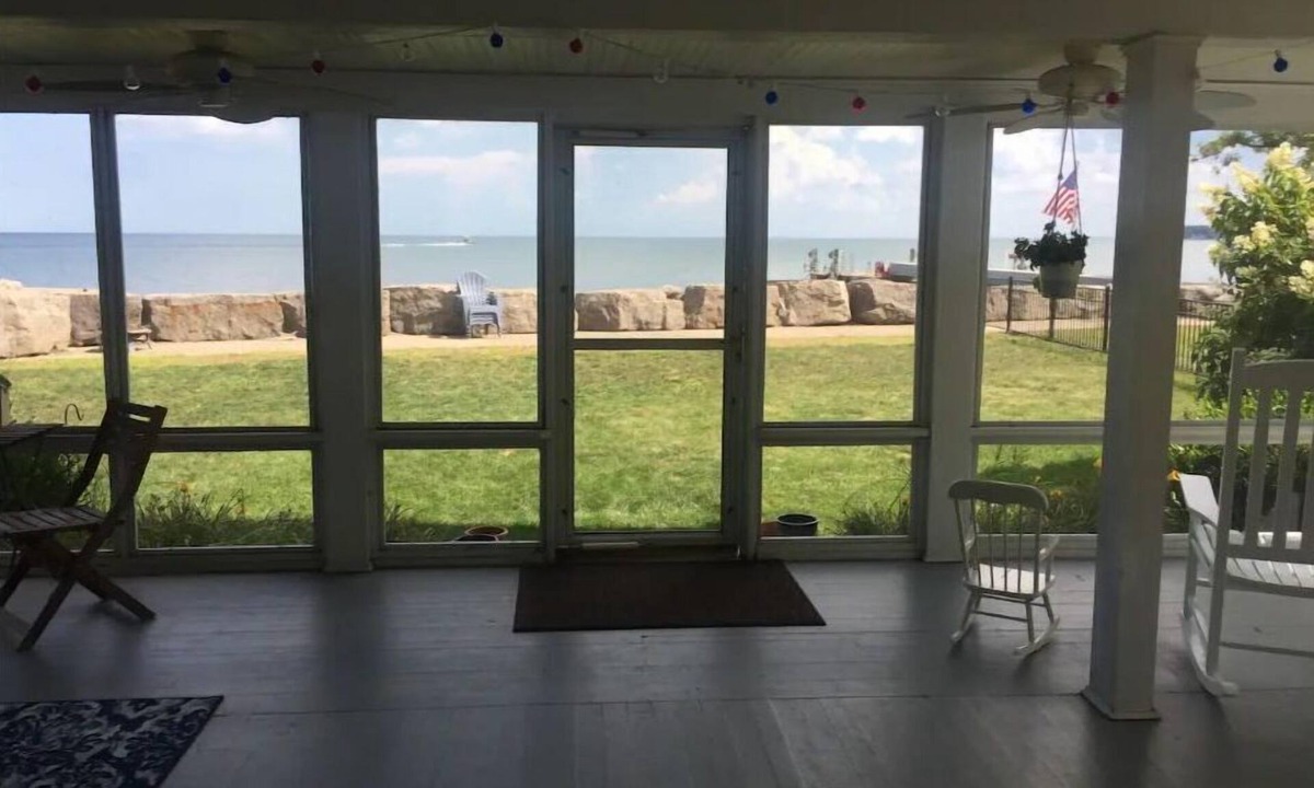 Hilton Cottage | Bogus Point. A lakeside retreat.