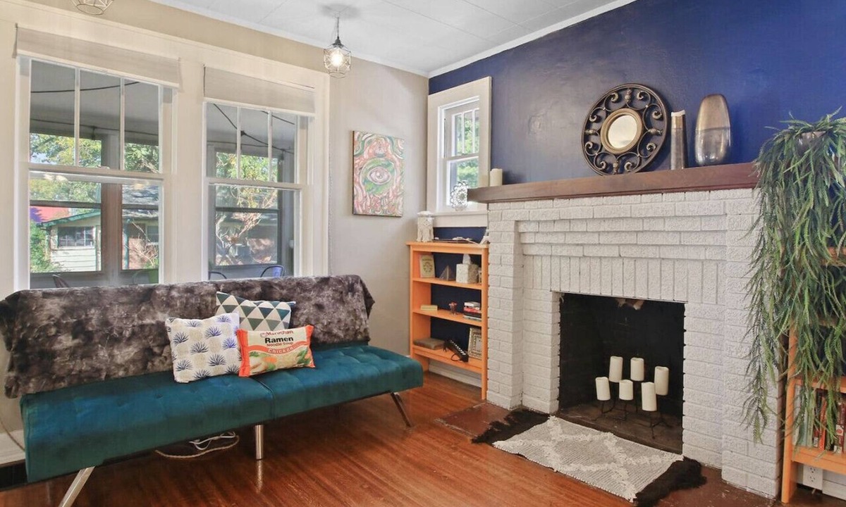 Columbia House | Bohemian Bungalow, Pac-Man, walk downtown!