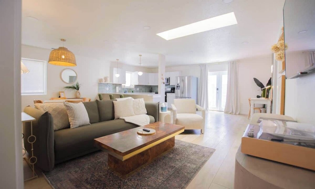 Albuquerque House | Bohemian ChiC SpaCation+Hotub+No Pet Fee!