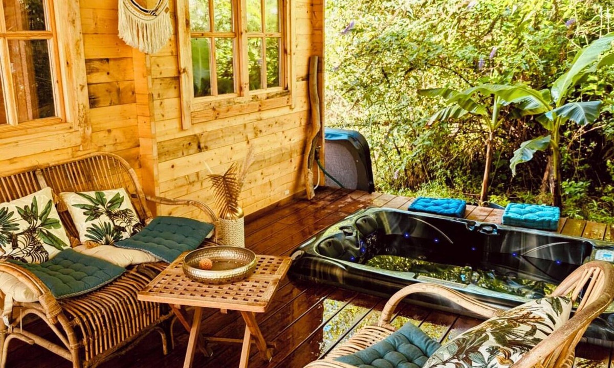 Azereix Cabin | Bohemian coconut hut