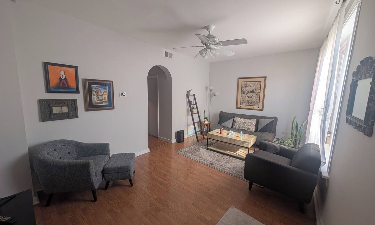 Lower West Side Apartment | Bohemian Garden Oasis! 2-BR unit with AC & WiFi in Prime Chicago.