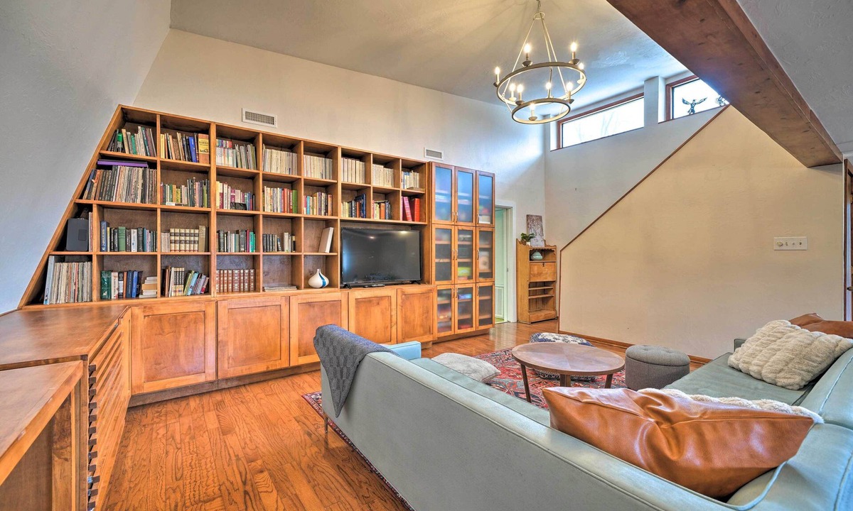 Stillwater Cottage | Bohemian Home w/Screened Porch, 3 Mi to Lake!