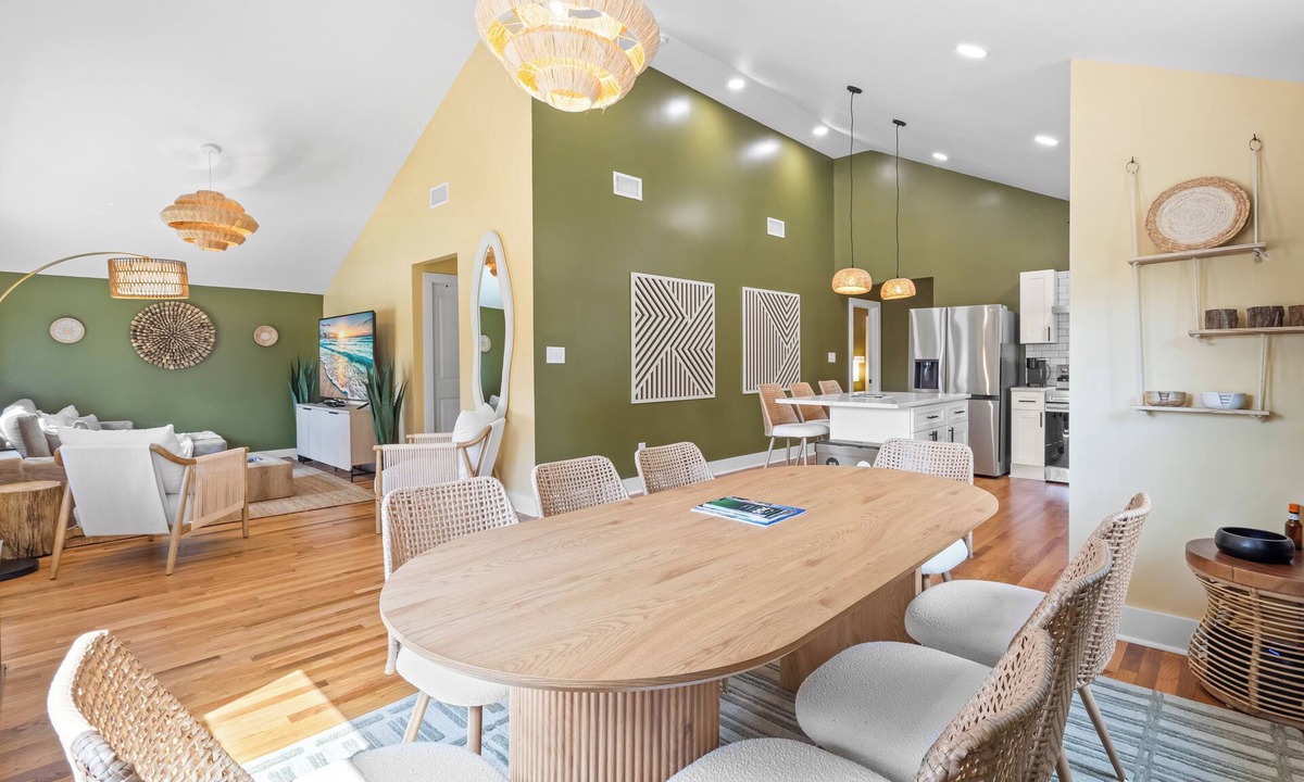 Downtown House | Boho 5BR Modern Villa Hot Tub Grill Patio Backyard