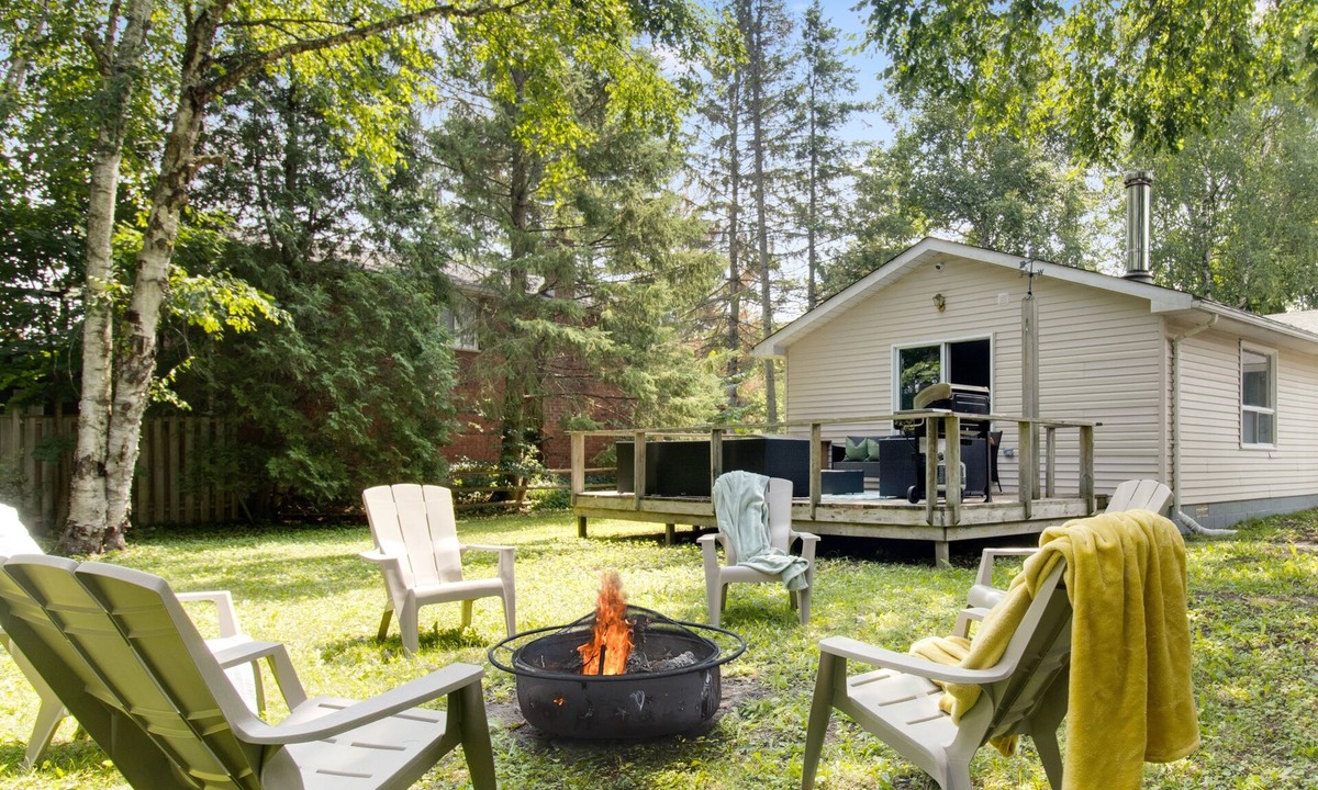 Innisfil House | Boho Bungalow · Lake Simcoe · 3BR · Fire Pit · 1hr from Toronto