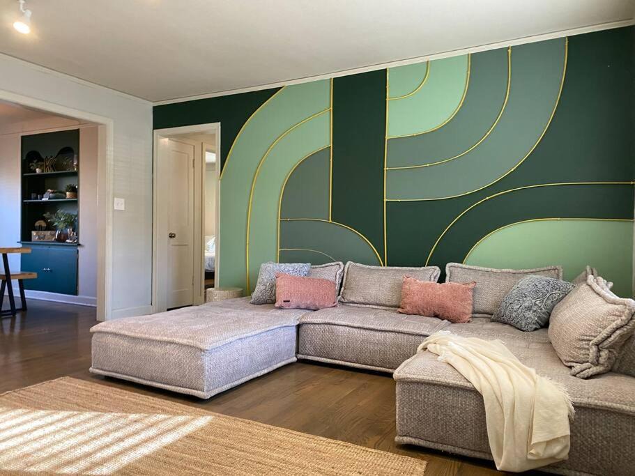 West Plaza Apartment | Boho Chic 2 Bedroom West Plaza