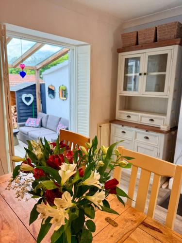 Staple Hill House | Boho-Chic Cottage Retreat