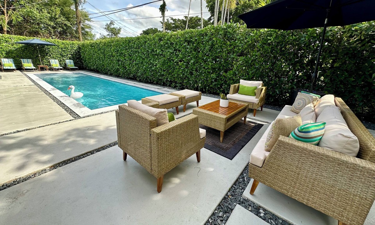 El Portal House | Boho Chic House-POOL & FIREPIT - 15 mins to South Beach