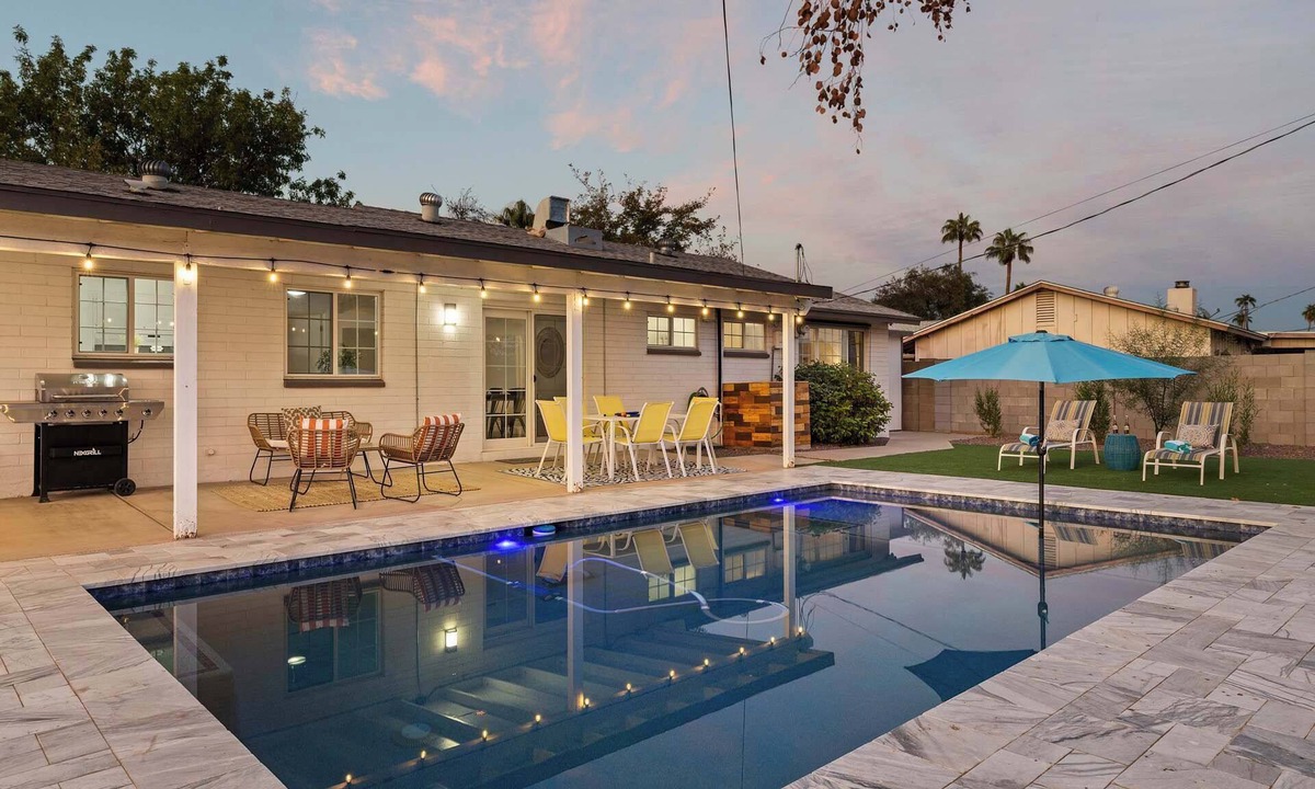 Melrose Paradise House | Boho Chic, Mtn Preserve Hike, Pool, & Grille!