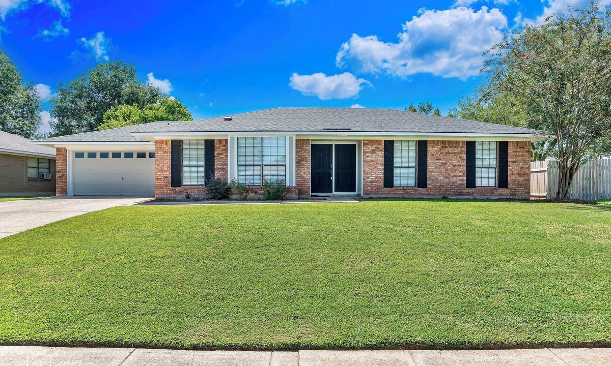 Bossier City House | Boho-chic retreat!