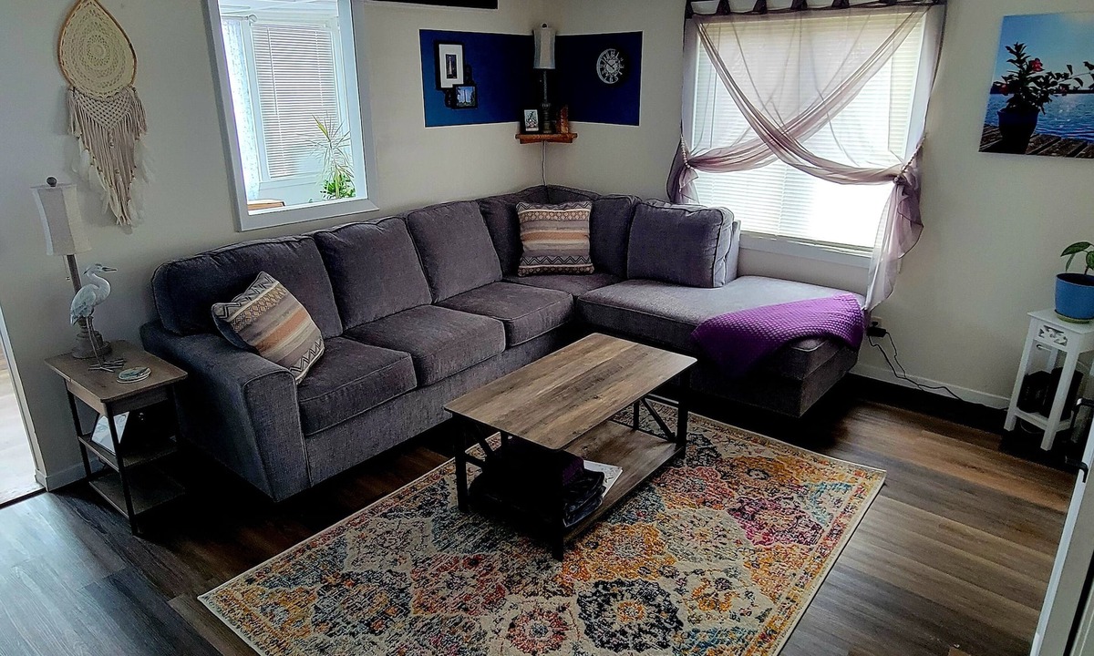 Town of Hastings House | Boho cozy 3 bedroom cottage close to Syracuse and Oswego with waterfront views.