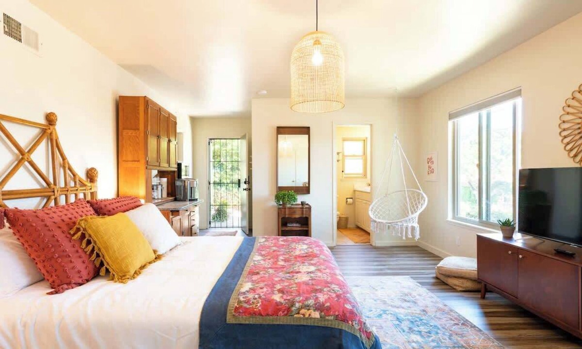 La Playa House | Boho Flat 1 block from exclusive beach!