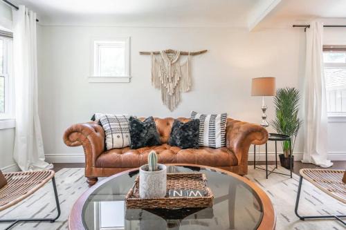 Virgil House | Boho Inspired NOTL Wine Country Private Home for 2