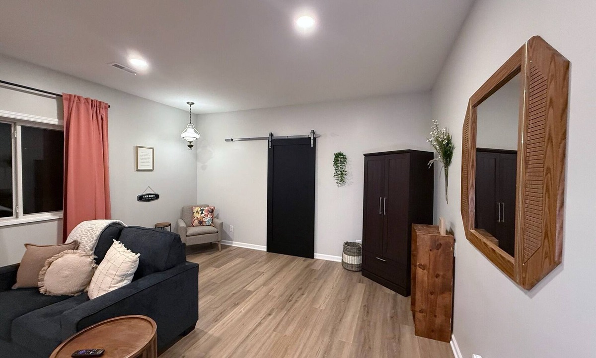 Hebron House | Boho Retreat 35 min to Intel Quiet + Comfy