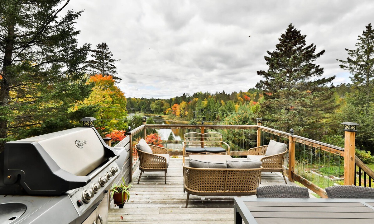Rawdon Ski Chalet | 🌿 Boho-rustic retreat in nature with panoramic lake access & mountain views