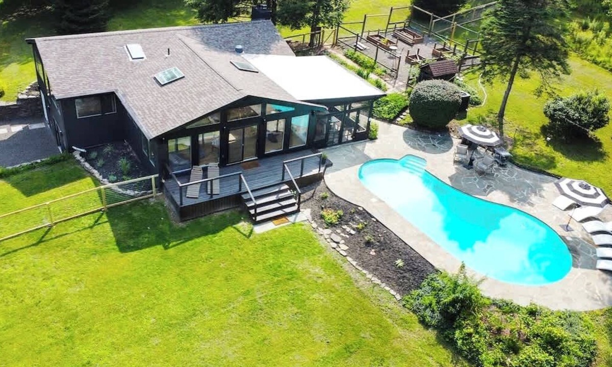Accord House | BoHo Scandi Farm Retreat, Fireplace, Dogs Welcome