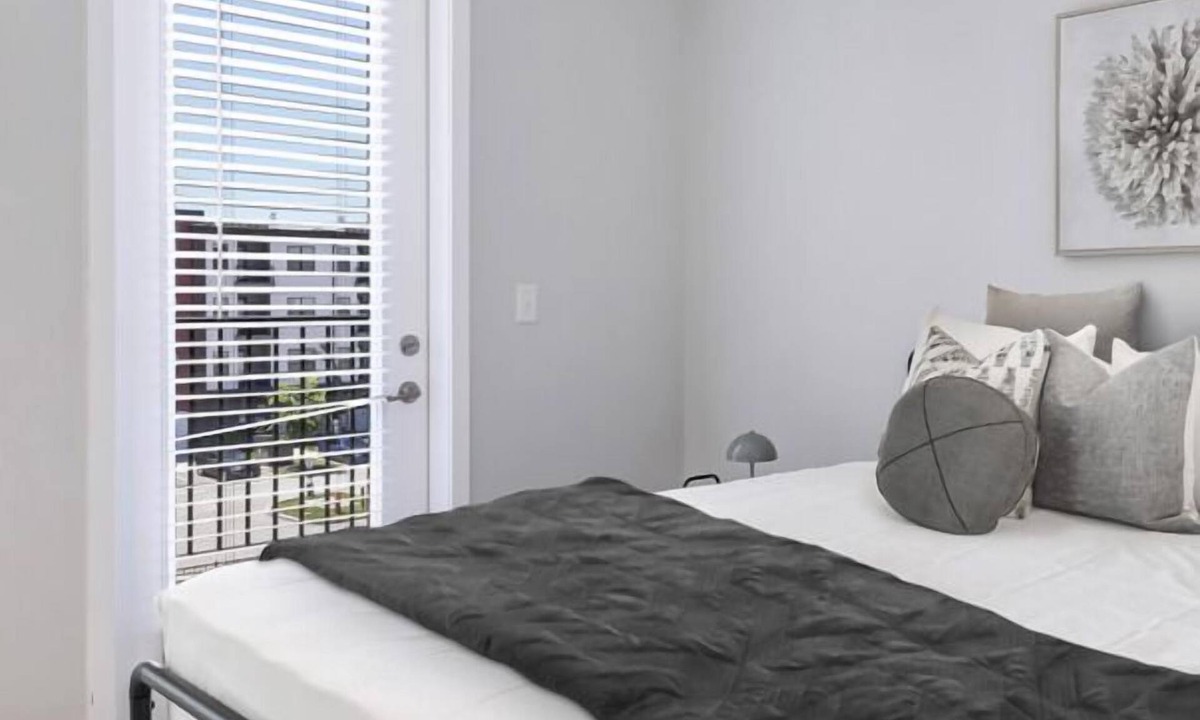 St. Peters Apartment | Bold 1314 I Corporate & Modern Studio I Parking