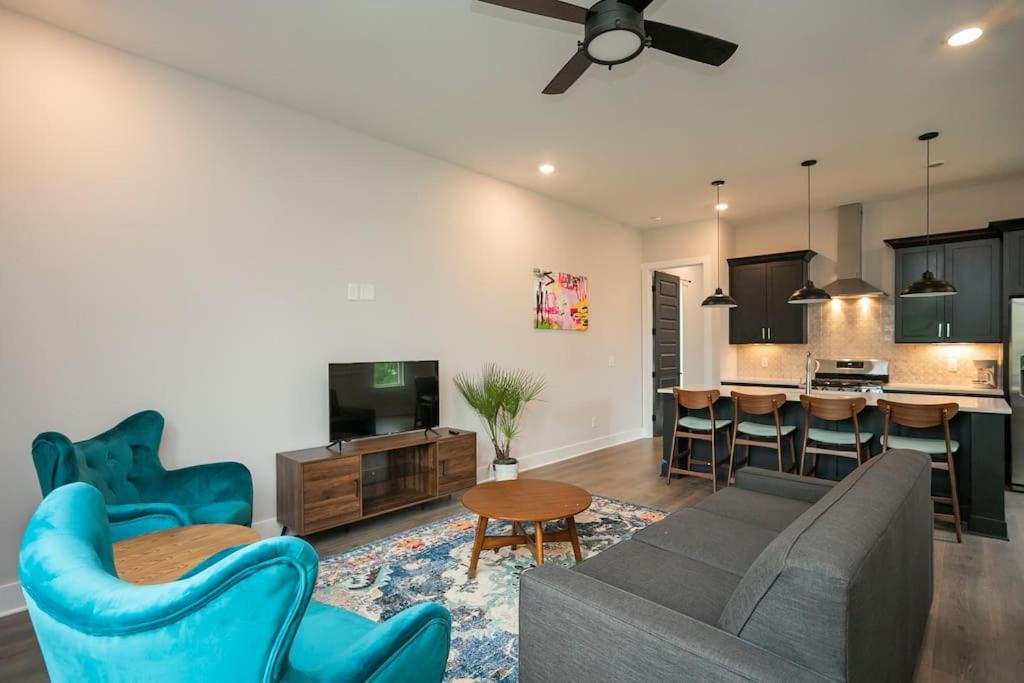 Nashville House | BOLD BRIGHT Boutique Stay 3bd-Parkin 12 min to DT
