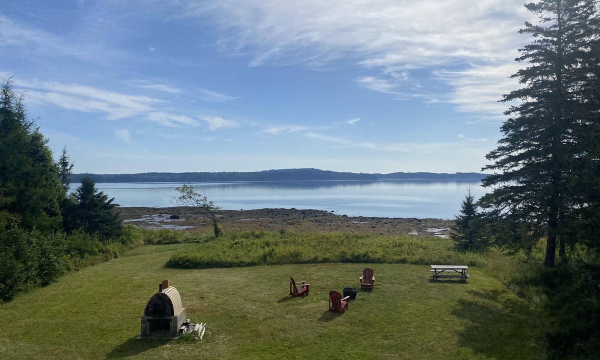 Eastport House | Bold coast at its finest! Beautiful home on the water just outside Eastport