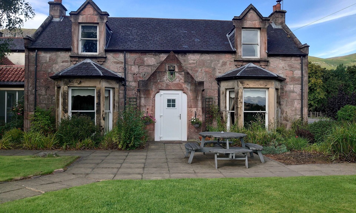 Alva Cottage | Boll Cottage