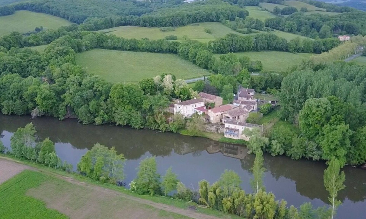 Varen Cottage | "Bon Accueil" Cosy cottage on the waterfront