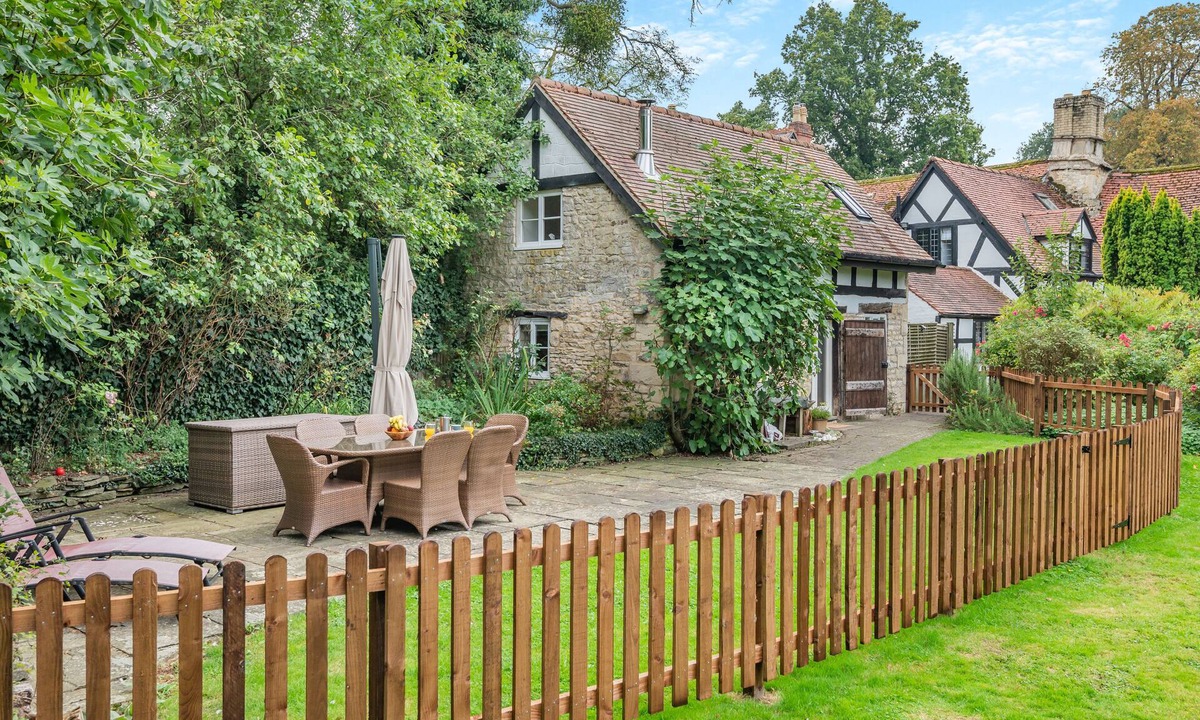 Upton St. Leonards House | Bond End Farm Cottage