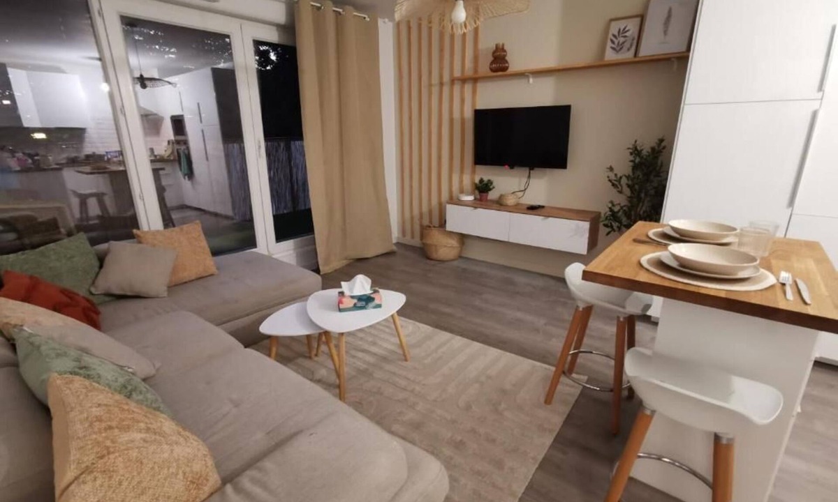 Bondy Apartment | Bondy's cocoon, a 3-minute walk from the station. Self-guided arrival. Free parking