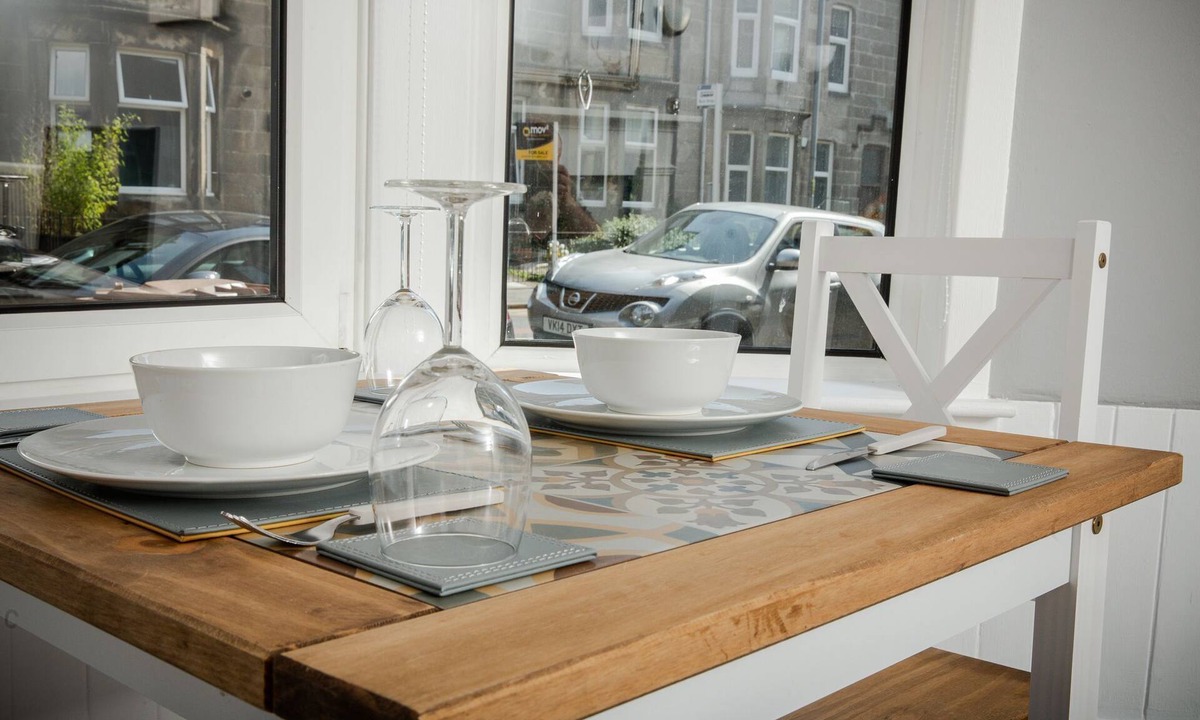 Dumbarton Apartment | Bonhill Getaway