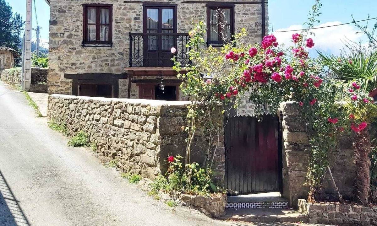 Frama House | Bonita Casa con Jardín y Vista a Picos de Europa