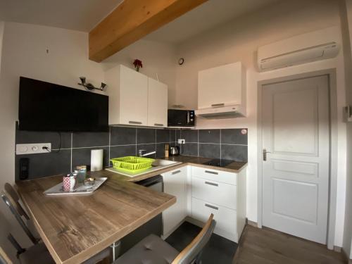 Bonnefoy-Roseraie-Gramont Apartment | Bonnafe - Studio Climatise proche Centre-ville