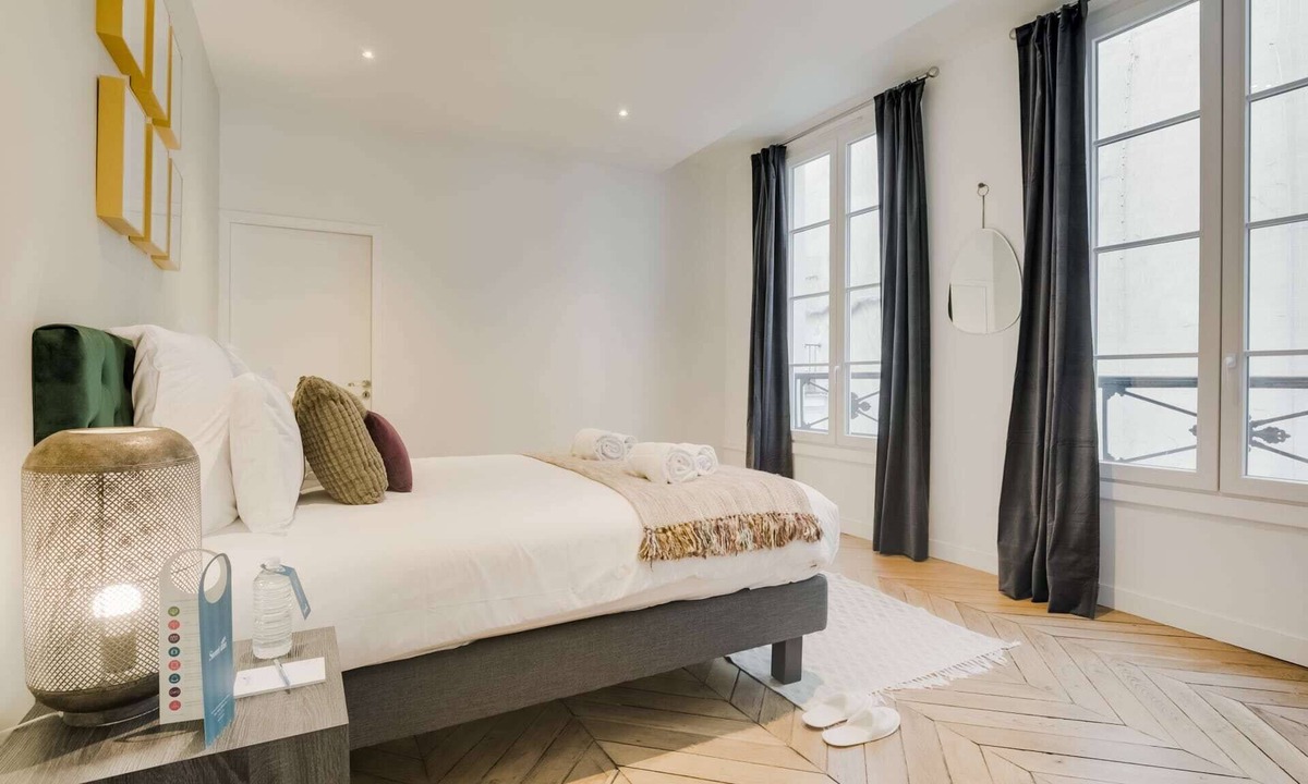 Strasbourg -Saint-Denis Apartment | Bonne nouvelle - Four Bedroom Apartment, Sleeps 10