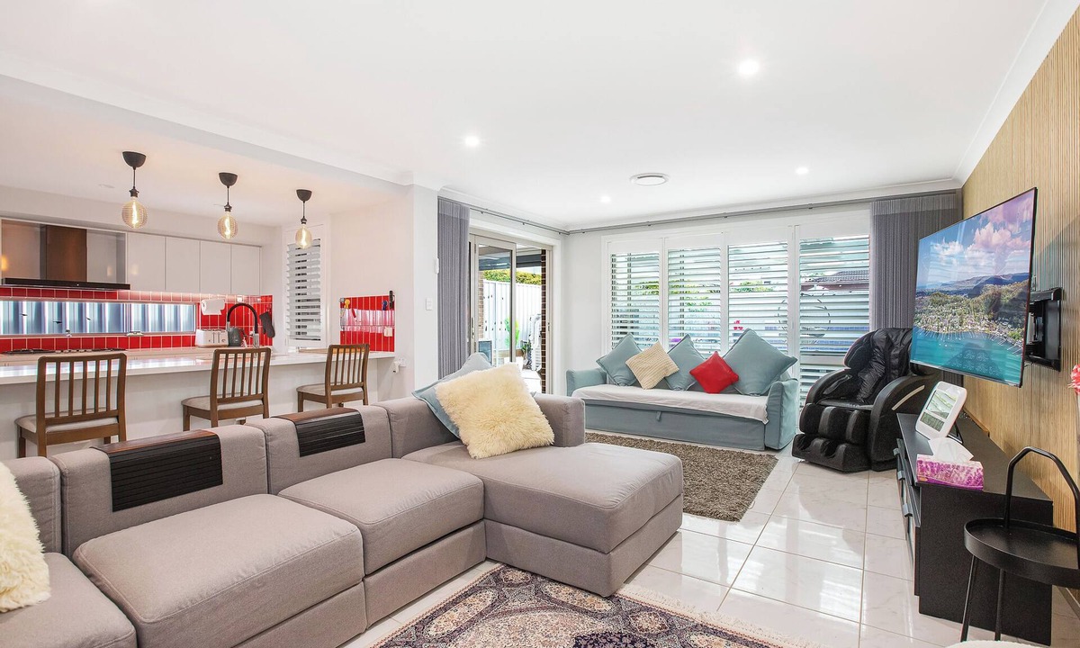 Moorebank House | Bonus Massage Chair+Accessible Pool & Bathroom