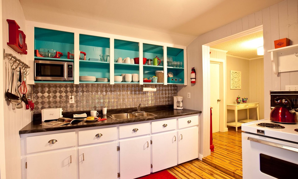 Haileybury House | Book a home rental as a hotel alternative for your next vacation in Haileybury.