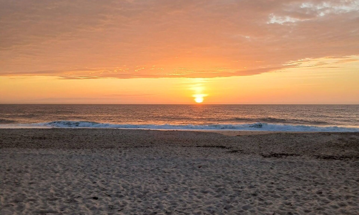 Midtown Ocean City Condo | Book NOW - 50 steps to the beach!
