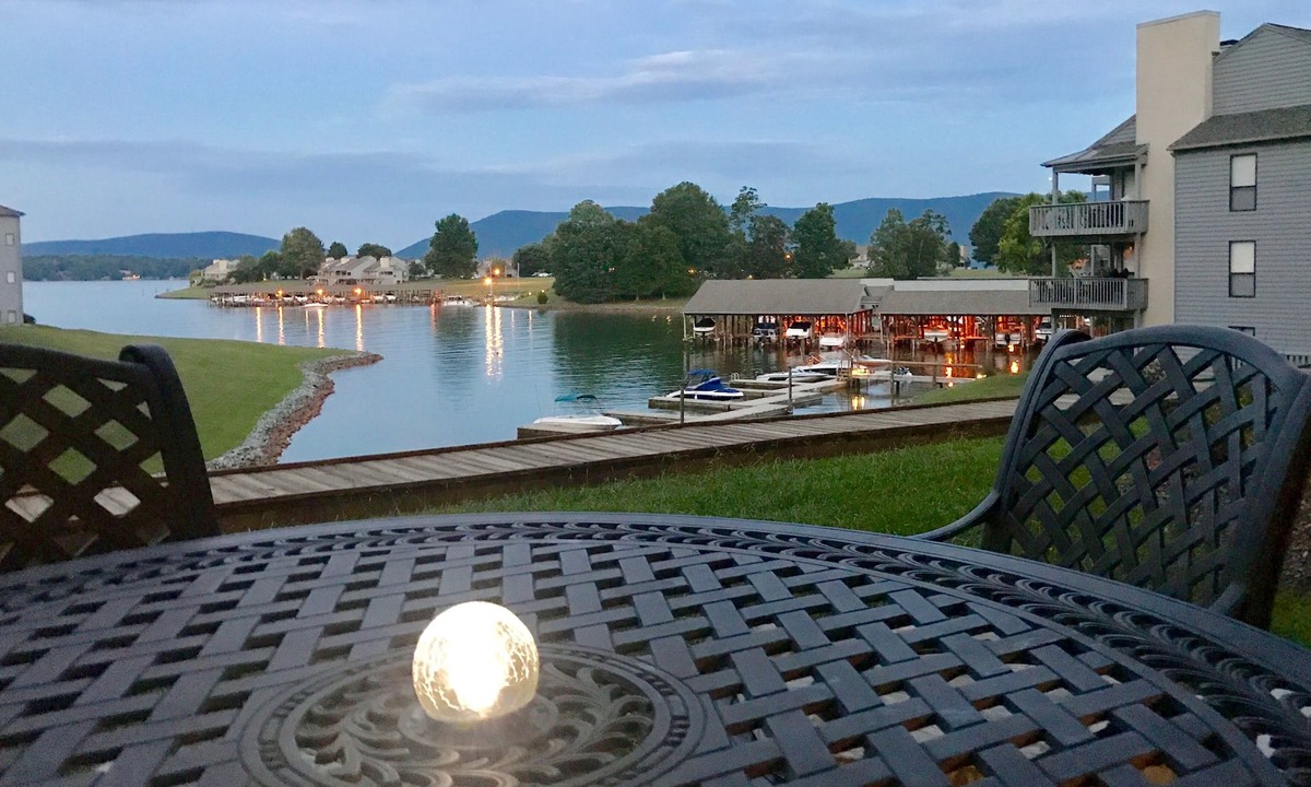 North Shore Condo | BOOK NOW -BEST LOCATION NEXT2 POOL BERNARDS LANDING2B-HOTTUB