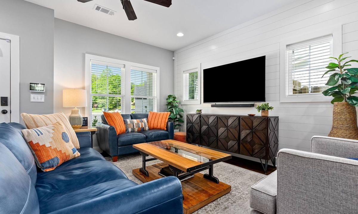 Auburn House | Book Now for Argentina-Iceland Pre-World Cup! Auburn Jordan-Hare Stadium 1.4 Mi