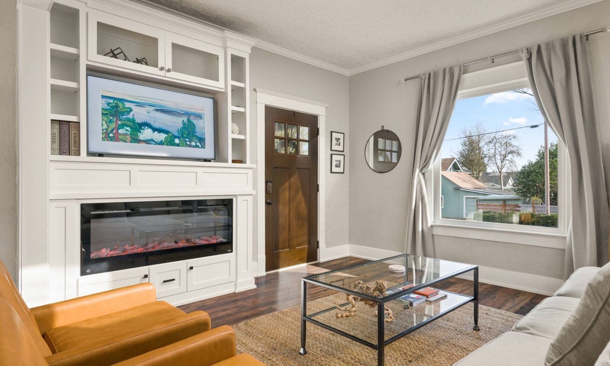 Newberg House | Book Now for Summer 2025!