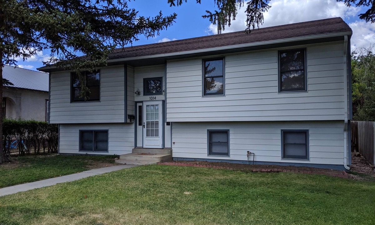 Salida House | Book NOW for Summer & Fall Events! Pet/Multi-Fam Friendly! Central Location!
