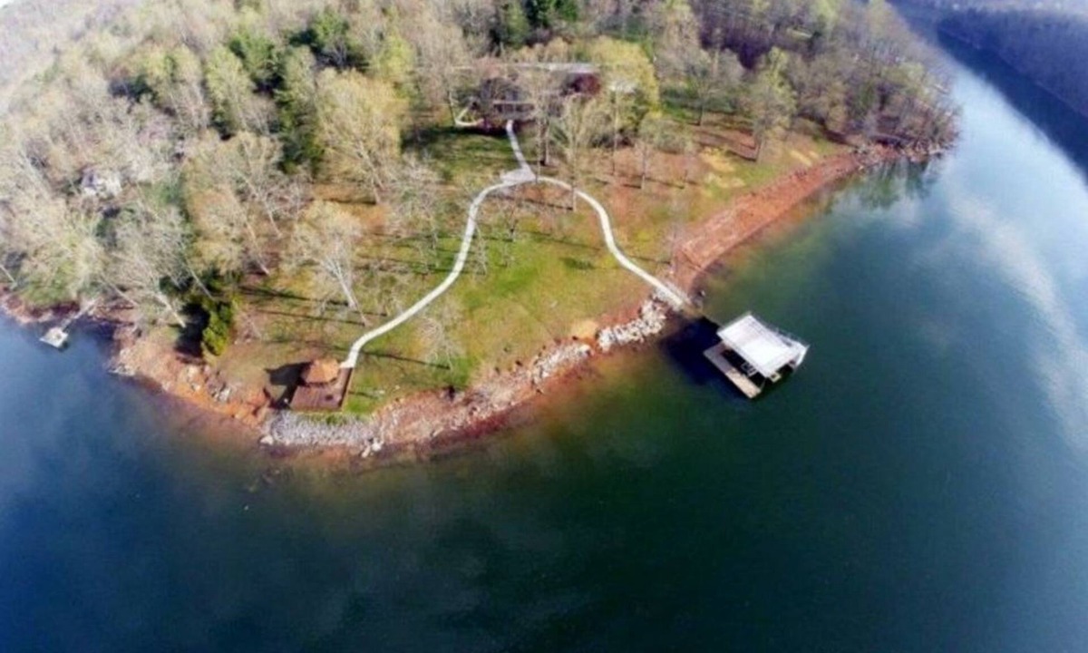 La Follette House | Book now for Summer! We still have some prime dates available.