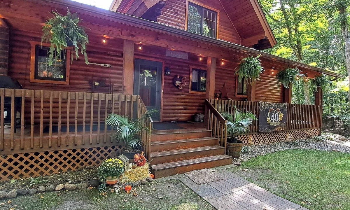Long Prairie Cabin | Book that summer vacation now!