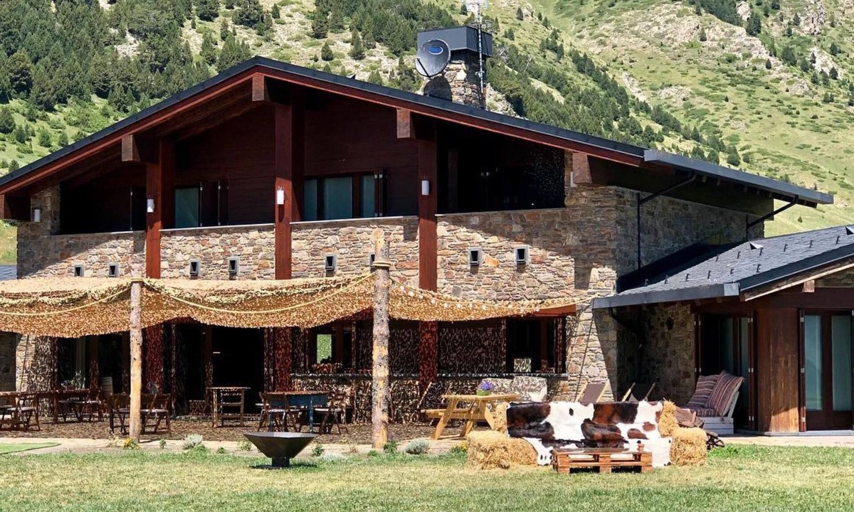 Prats Cabin | Book the entire Borda del Pi just for you 𓃵 𓃹𓅂
