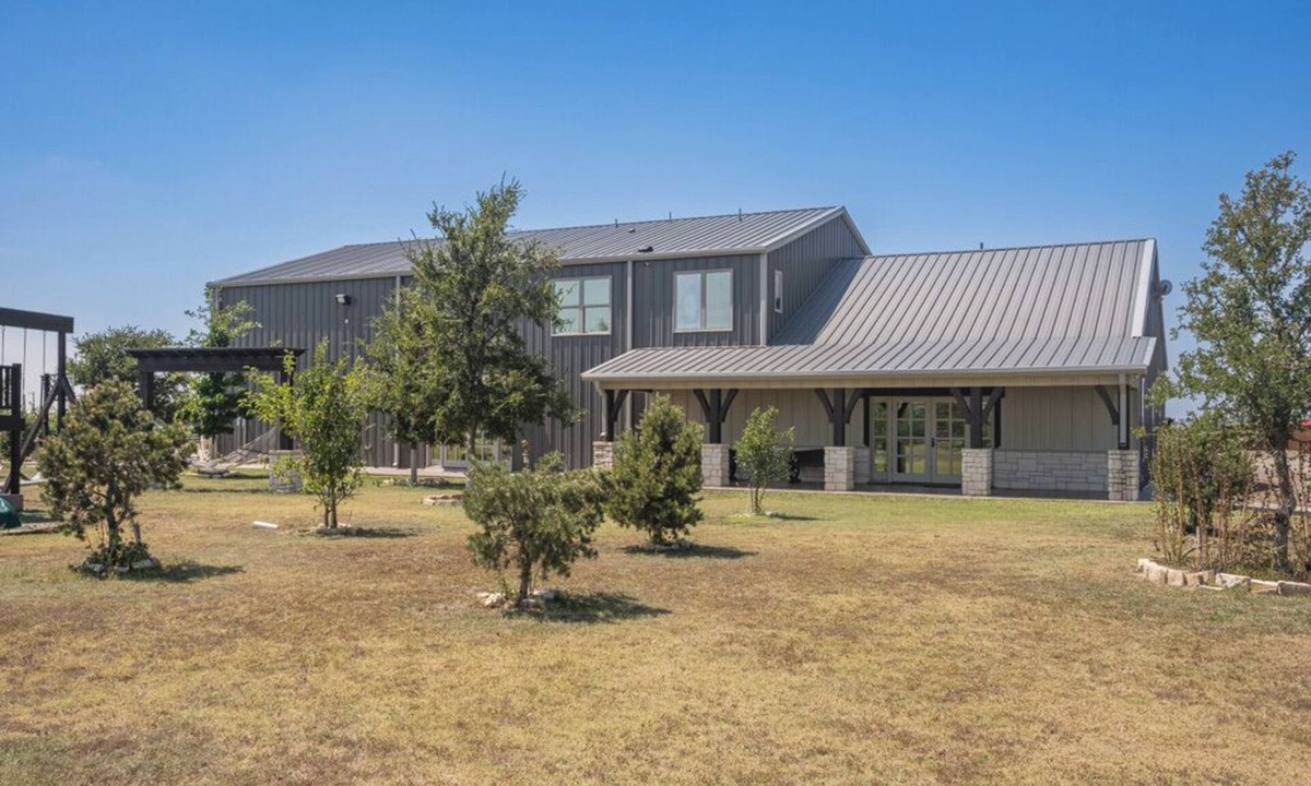 Amarillo House | Book your next weekend getaway or family gatherings here!