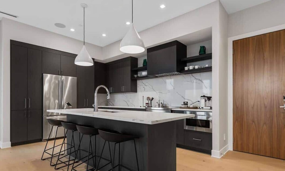 Holland Condo | Book Your Spring Getaway! Downtown Condo near Hope