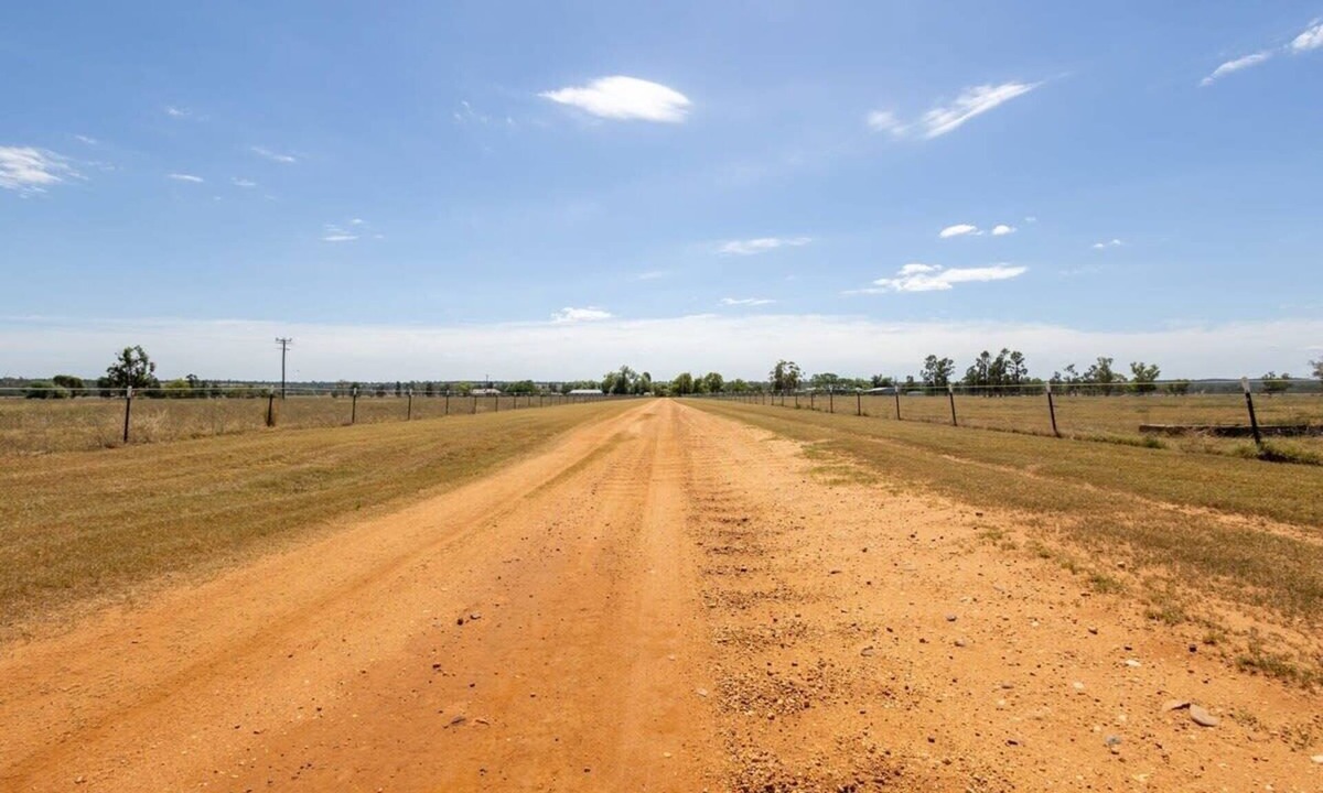 Dubbo East House | Boothenba Cottage - Heritage Farm Stay, Firepit