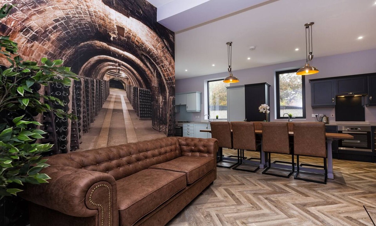 Wakefield House | BOOTique House - Luxury Group Accommodation for 12