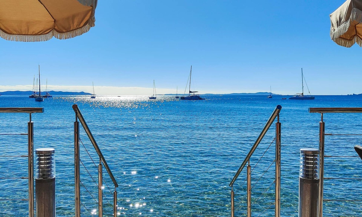 Hyeres Hotel | Bor Hôtel & Restaurant - Plage privée